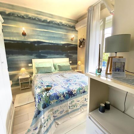B&B Due Passi Dal Mare Cinquale Exteriör bild