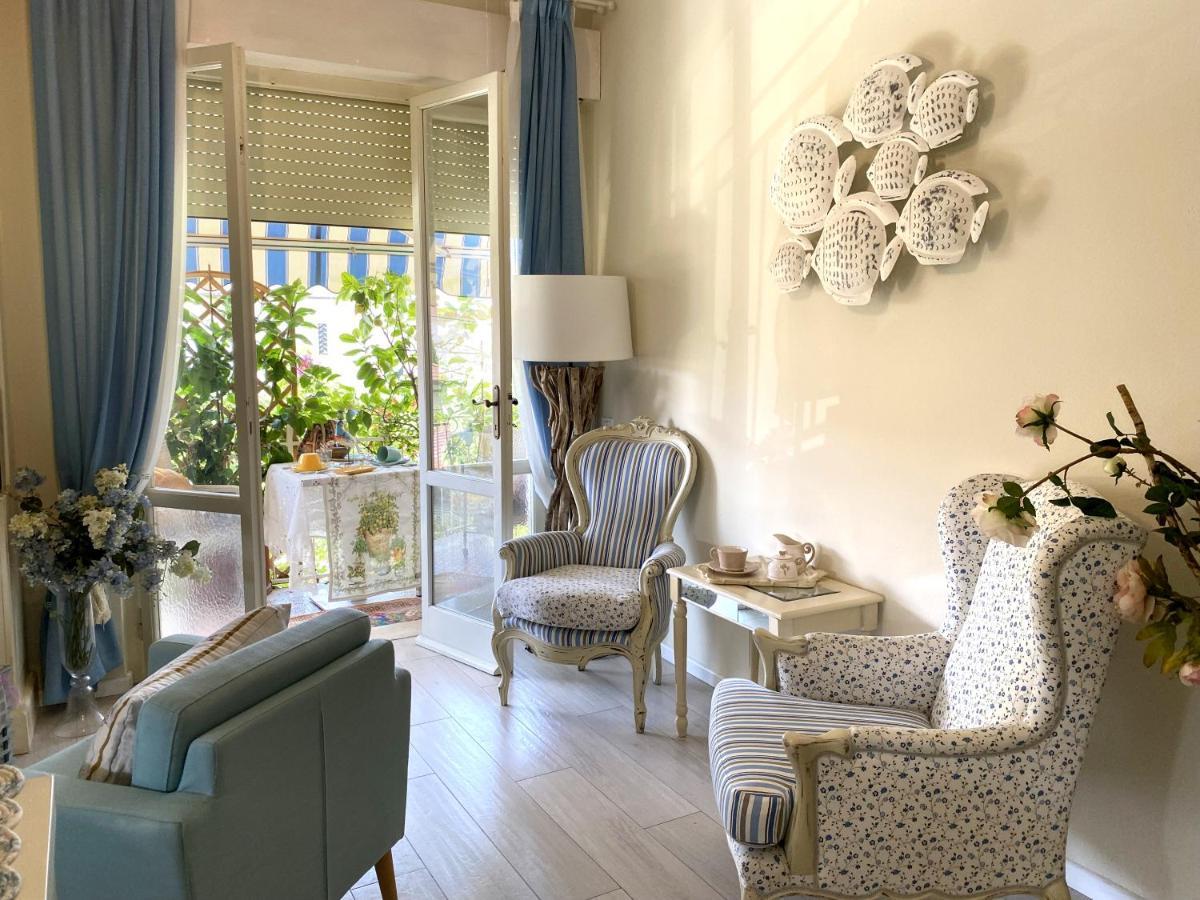 B&B Due Passi Dal Mare Cinquale Exteriör bild