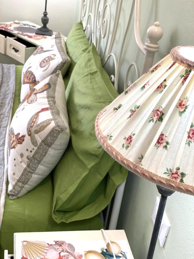 B&B Due Passi Dal Mare Cinquale Exteriör bild