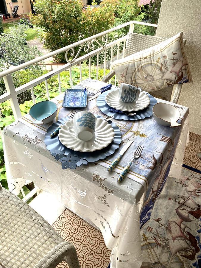 B&B Due Passi Dal Mare Cinquale Exteriör bild
