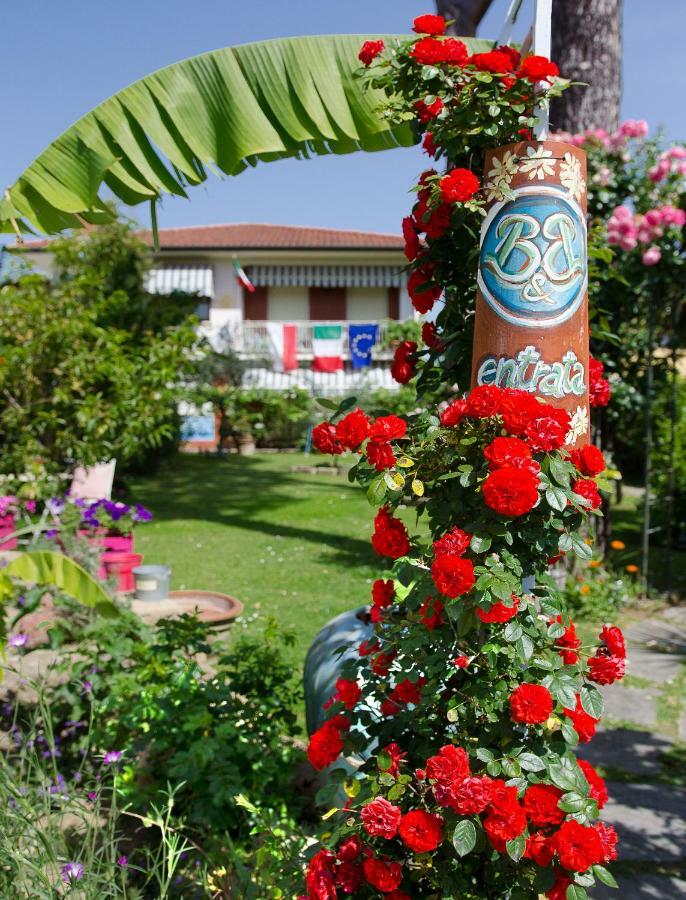 B&B Due Passi Dal Mare Cinquale Exteriör bild