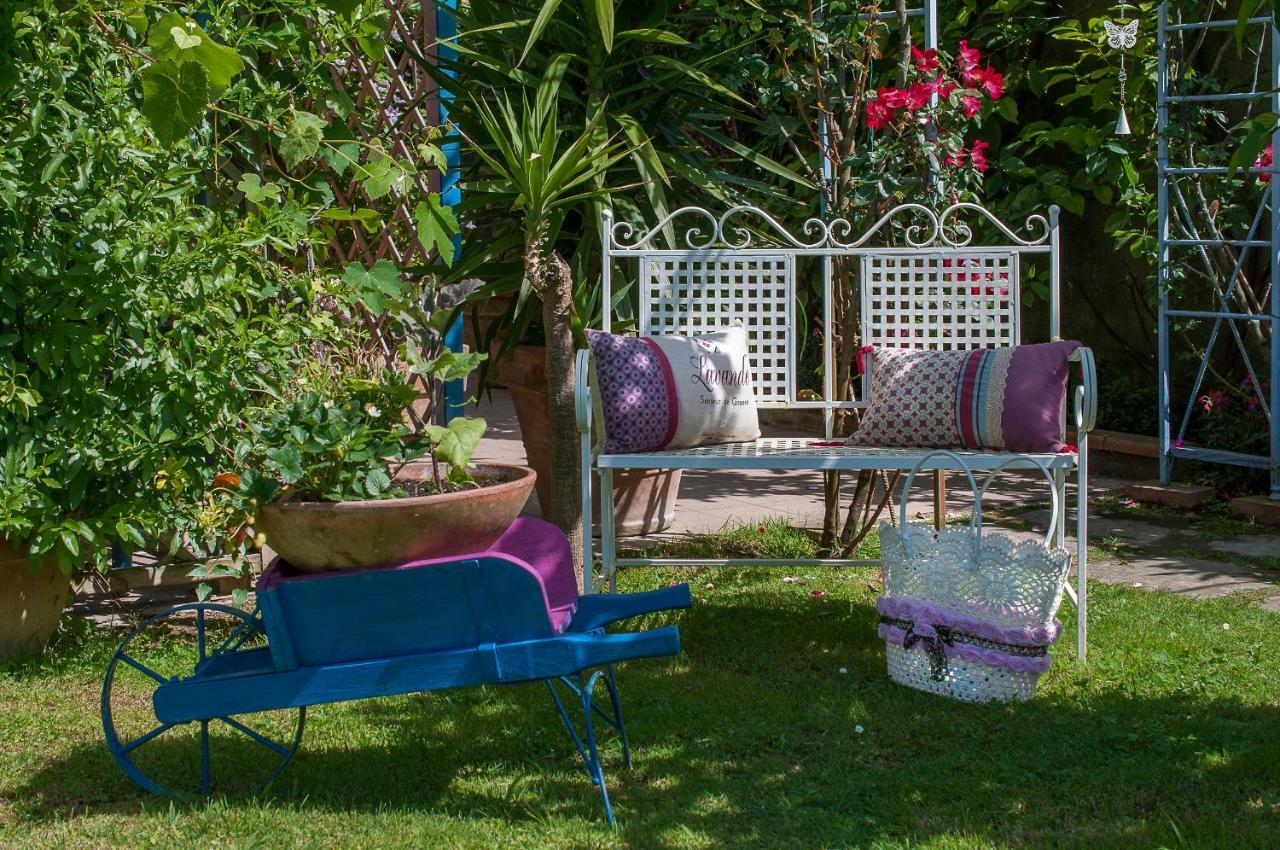 B&B Due Passi Dal Mare Cinquale Exteriör bild