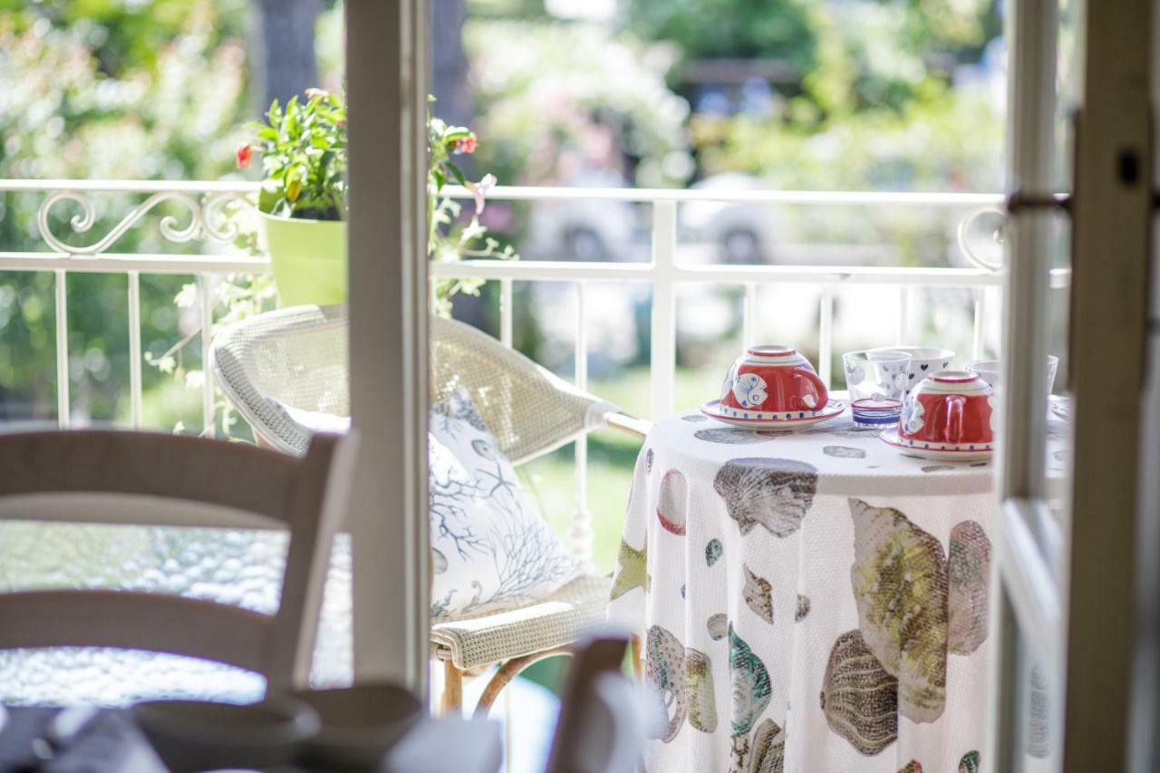 B&B Due Passi Dal Mare Cinquale Exteriör bild