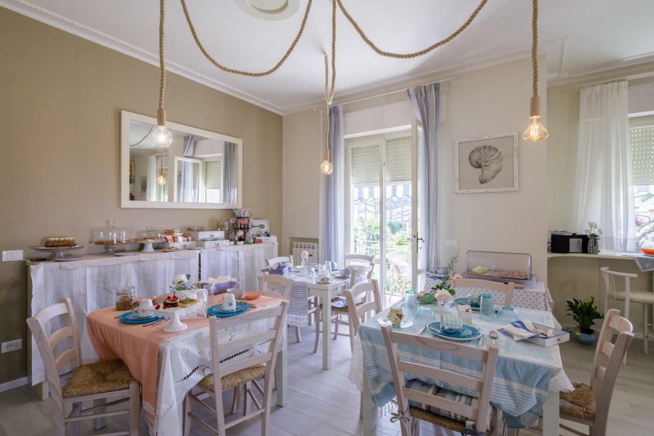 B&B Due Passi Dal Mare Cinquale Exteriör bild