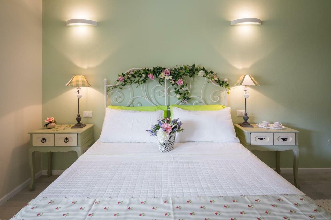 B&B Due Passi Dal Mare Cinquale Exteriör bild