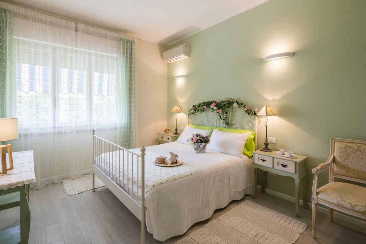 B&B Due Passi Dal Mare Cinquale Exteriör bild