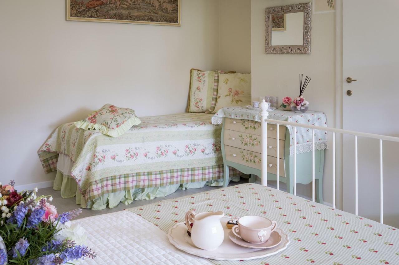 B&B Due Passi Dal Mare Cinquale Exteriör bild