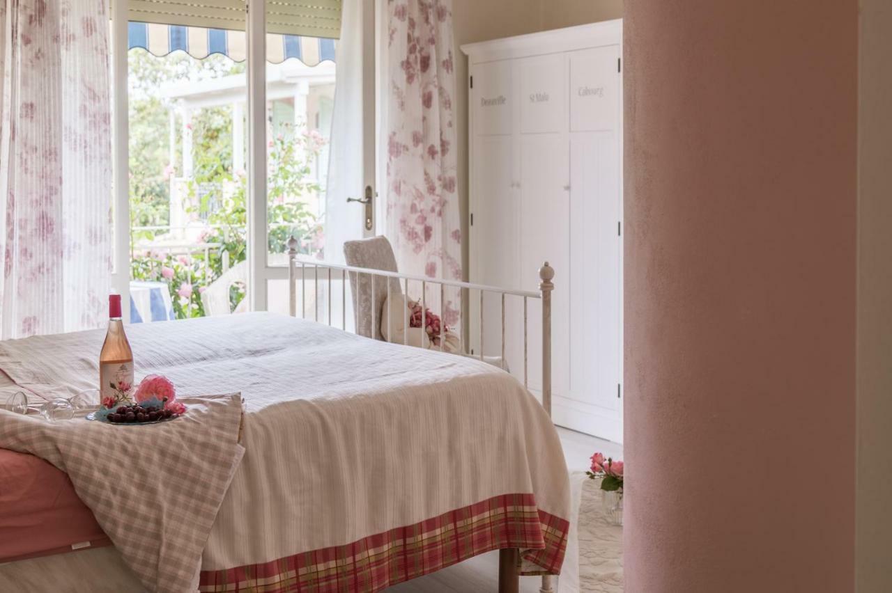 B&B Due Passi Dal Mare Cinquale Exteriör bild