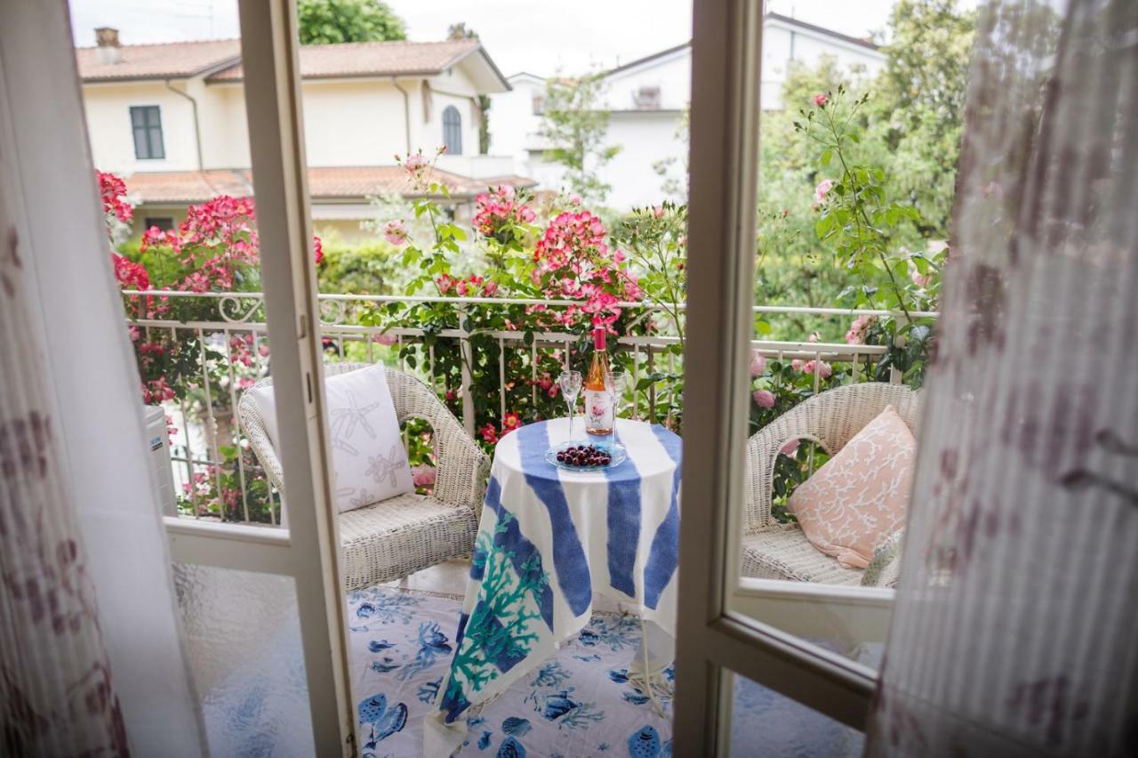 B&B Due Passi Dal Mare Cinquale Exteriör bild
