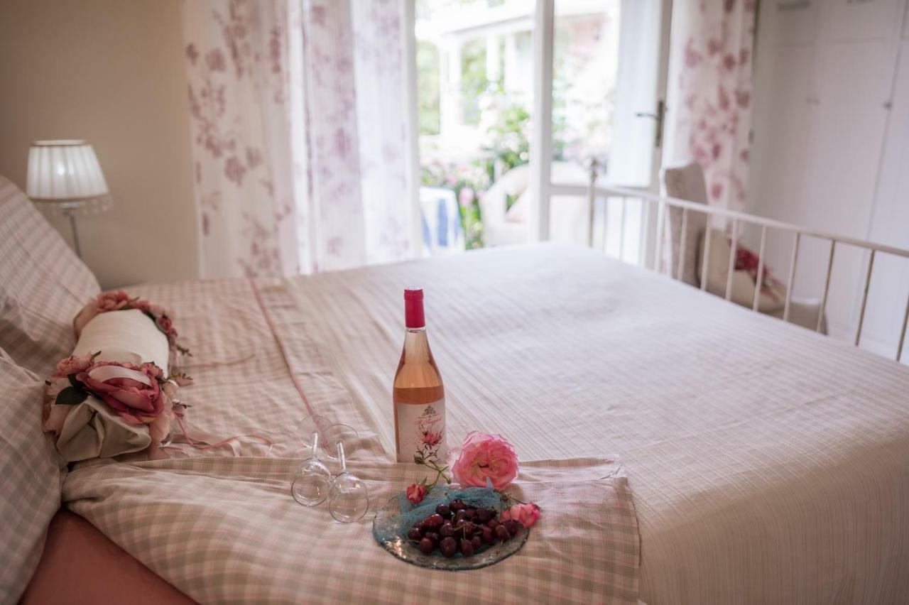 B&B Due Passi Dal Mare Cinquale Exteriör bild