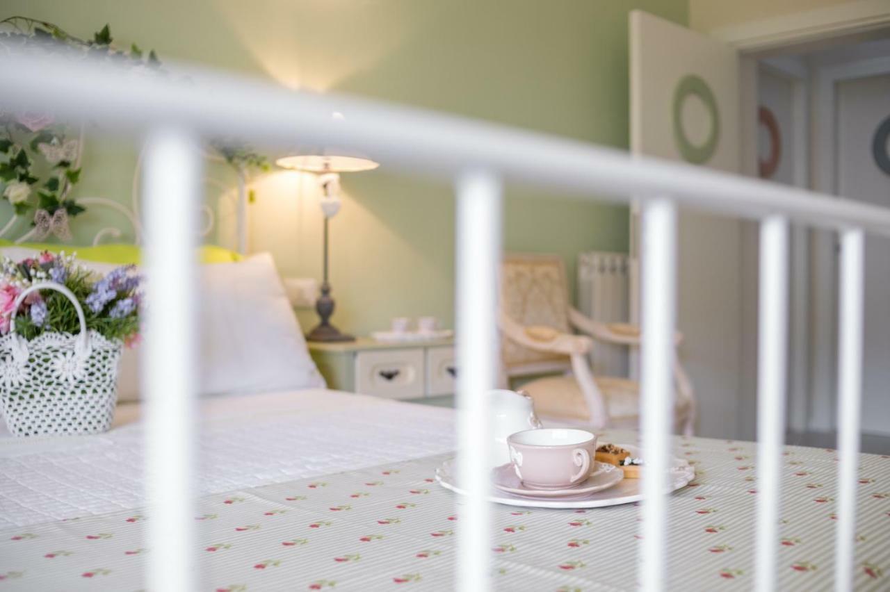 B&B Due Passi Dal Mare Cinquale Exteriör bild